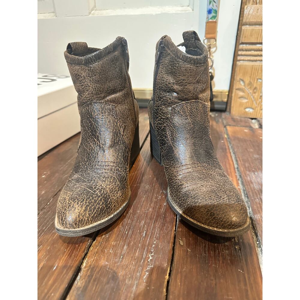 DIRTY LAUNDRY Unite Dark Brown Distressed Motorcycle Ankle Boots NEW size 5